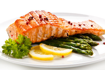 Grilled salmon and asparagus 