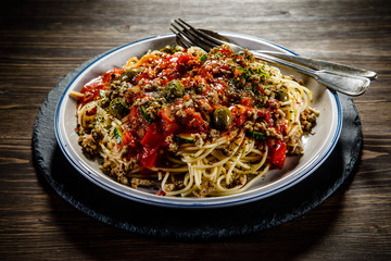 Spaghetti with meat, tomato sauce and herbs