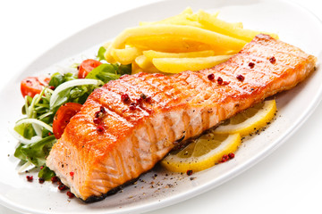 Grilled salmon with french fries 