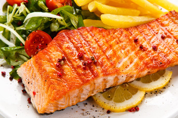 Grilled salmon with french fries 