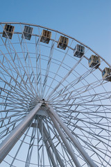 Fototapeta premium Ferris wheel on cloudy sky background