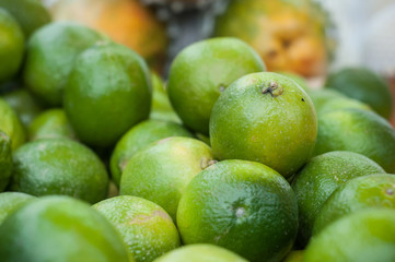 citrons vert au marché 