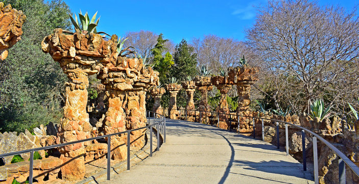 .Parque Guell de Antonio Gaud&iacute; en Barcelona
