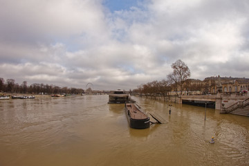 Obraz premium 27 JAN 2018 - PARIS - FRANCE - River Seine Floods and bursts its banks