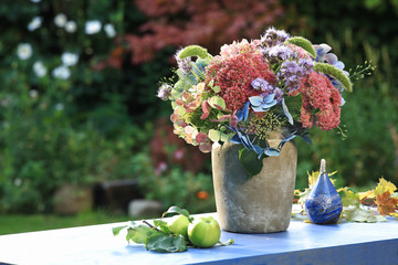 Herbststrau&szlig; mit Fetthenne