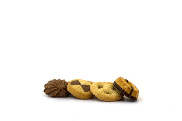 verschiedene kekse auf einem weissen hintergrund