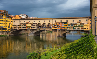 Fototapeta na wymiar Famous Ponte Vecchio bridge in Florence, Tuscany