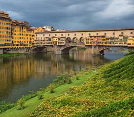 Fototapeta premium Famous Ponte Vecchio bridge in Florence, Tuscany