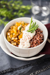 Rote Reis Bowl