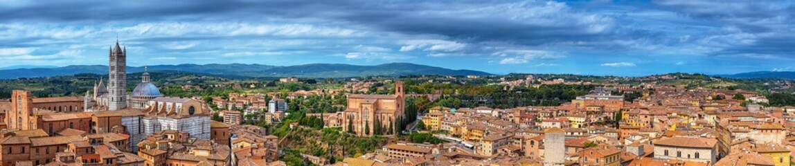 Fototapeta na wymiar Scenery of Siena, a beautiful medieval town in Tuscany