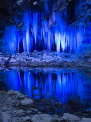 ライトアップされた三十槌の氷柱