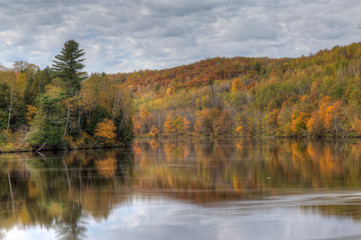 Fototapeta na wymiar Fall Colors on a River