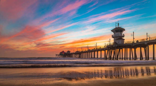Fototapeta Sunset by the Huntington Beach Pier in California