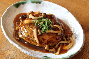 和風ハンバーグ(きのこソース)　Japanese hamburg(Teriyaki sauce with mushrooms)