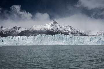 Fototapeta na wymiar perito moreno glacier