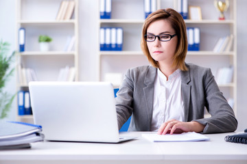 Fototapeta premium Businesswoman working in the office