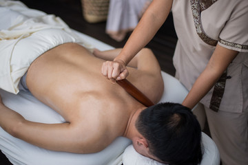 Obraz na płótnie Canvas Asian man getting massage