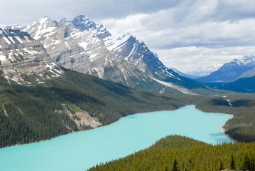 春のカナディアン・ロッキー　バンフ国立公園　ペイトー湖（カナダ）