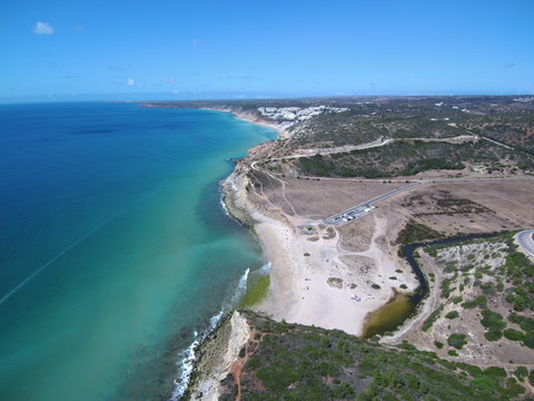 Playa de Cabanas Velhas y Forte Almeida  (Portugal) en Burgau, Lagos, en la región portuguesa del Algarve