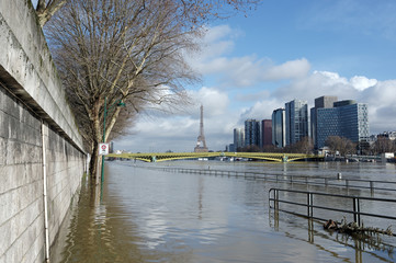 inondation de la Seine sur la voie express George Pompidou