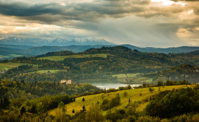 Fototapeta premium Castle and Czorsztynskie lake in Czorsztyn, Pieniny, Poland