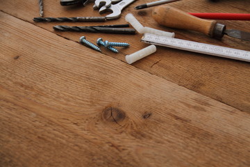 Werkzeug auf einer Werkbank