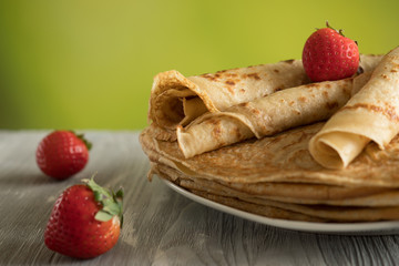 Pfannkuchen mit Erdbeeren