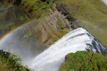アイスランド、スコゥガフォスにかかる虹