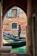Fototapeta na wymiar Venedig, Tor zum Kanal 