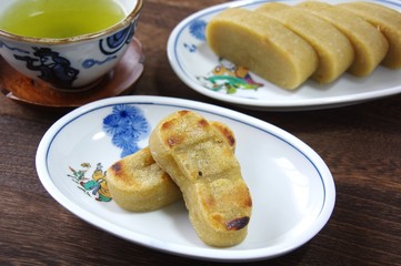 こんがり焼いたかんころ餅　郷土菓子