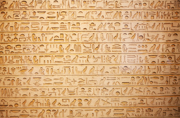 Hieroglyphen an der Wand