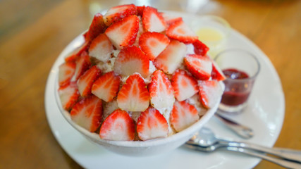 Strawberry cheesecake bingsu