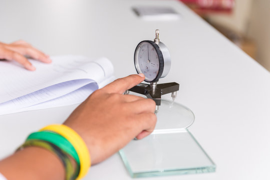 Curvimeter used curve messurment of lense