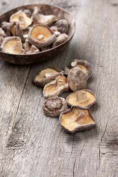 dried shiitake mushrooms