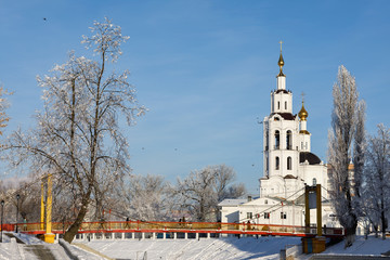 Fototapeta na wymiar Winter landscape: Suspension Bridge and Epiphany Church. Russia, the city of Orel