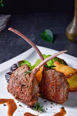 Grilled lamb chops with potatoes
