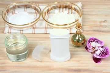 Antibacterial natural homemade deodorant,  coconut oil, sodium bicarbonate, starch, lemon essential oil 