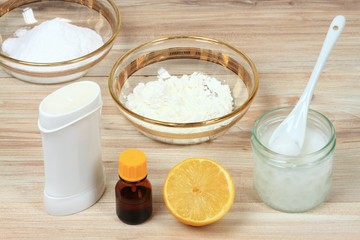 Antibacterial natural homemade deodorant,  coconut oil, sodium bicarbonate, starch, lemon essential oil 