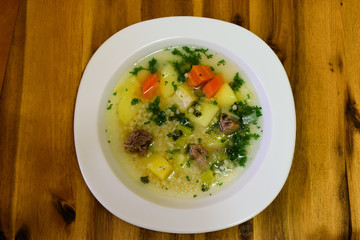 Gemüseeintopf mit Graupen und Rindfleisch