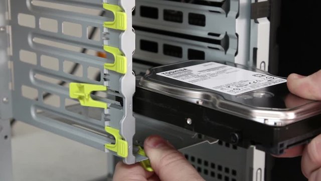 Extraction of the hard drive from the computer case
