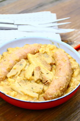 cassoulet toulousin  français dans poêlon 