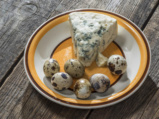 Quail eggs and roquefort