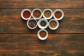 Obraz na płótnie Canvas Diverse spices in small cups