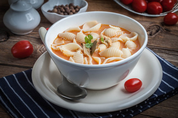 Fresh tomato soup with conchigliette.