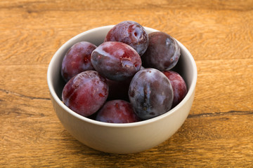 Plums in the bowl
