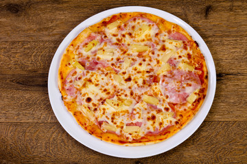 Pizza with ham