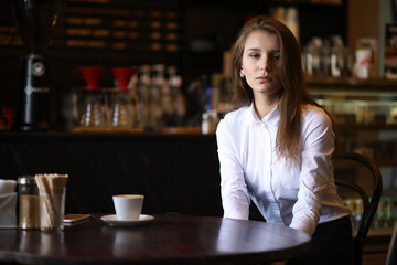 The girl in the cafe breakfast