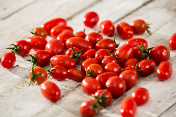 grupo de tomate cherry de diferentes variedades
