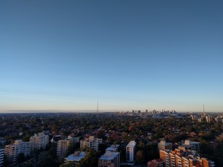 Obraz premium Sydney city seen from the Northern distance at sunset