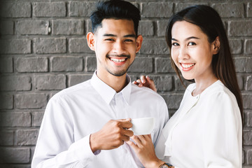 Obraz na płótnie Canvas Happy couple drinking coffee at coffee shop